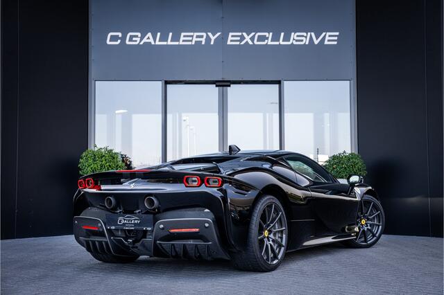 Ferrari SF90 Stradale 4.0 V8 - BTW l NL Auto l Lift l Fabrieksgarantie l Carbon in & exterieur
