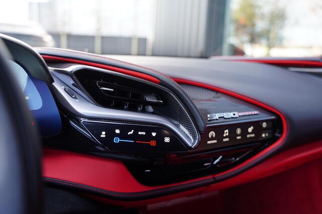 Ferrari SF90 Stradale 4.0 V8 / Carbon Interieur + Exterieur / Lifting