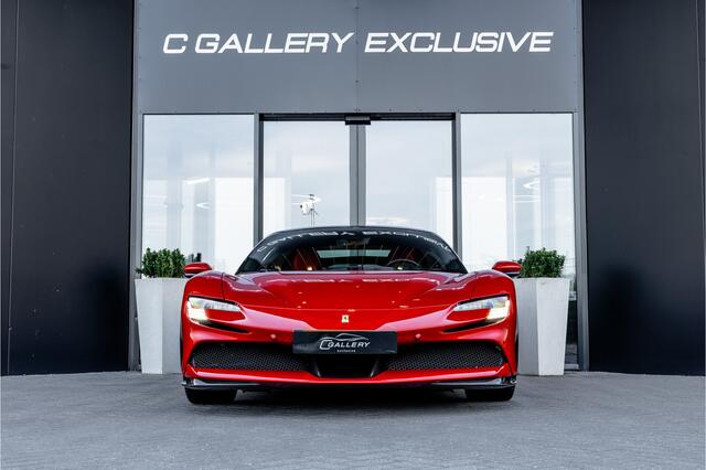 Ferrari SF90 Stradale 4.0 V8 - Origineel NL | Rosso Formula 1 | Lift | Carbon