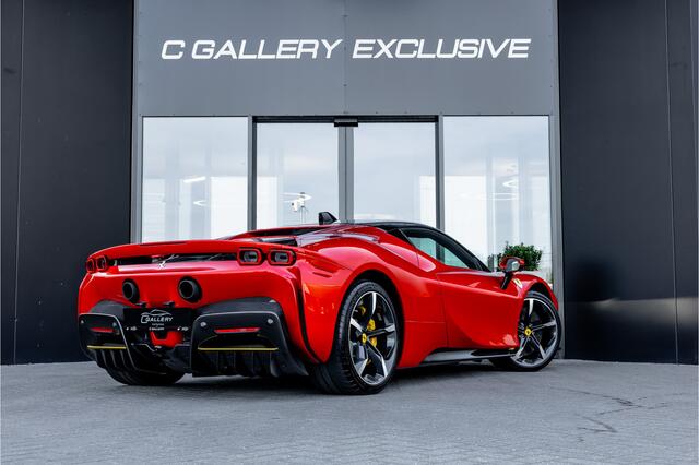 Ferrari SF90 Stradale 4.0 V8 - Origineel NL | Rosso Formula 1 | Lift | Carbon