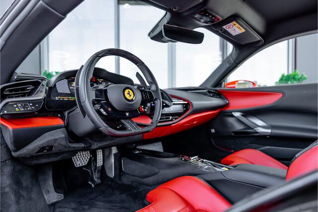Ferrari SF90 Stradale 4.0 V8 - Origineel NL | Rosso Formula 1 | Lift | Carbon