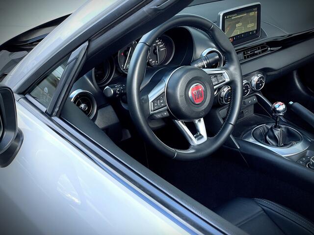 Fiat 124 Spider 1.4 MultiAir Turbo Lusso / LEDER / NAVI / BOSE / KEYLESS / CAMERA / VOL!!!