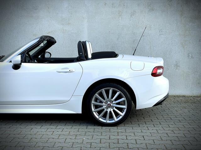 Fiat 124 Spider 1.4 MultiAir Turbo Lusso / LEDER / NAVI / BOSE / KEYLESS / CAMERA / VOL!!!