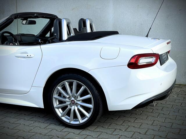 Fiat 124 Spider 1.4 MultiAir Turbo Lusso / LEDER / NAVI / BOSE / KEYLESS / CAMERA / VOL!!!