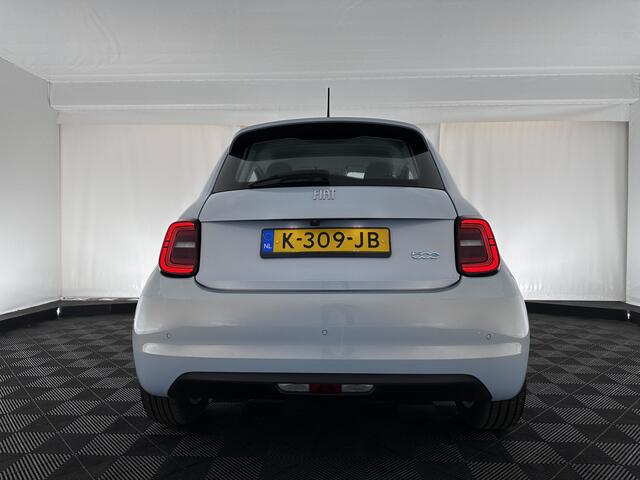 Fiat 500 Icon 42 kWh [ 3-Fase ] (INCL-BTW) *FULL-LED | DIGI-COCKPIT | CCS-FASTLOADER | KEYLESS | CAMERA | NAVI-FULLMAP | DAB+ | ECC | PDC | CRUISE | LANE-ASSIST | APP.CONNECT | COMFORT-SEATS | 16''ALU*