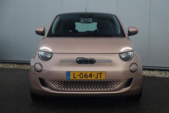 Fiat 500 Icon 42 kWh Automaat Panoramadak Navigatie LED Carplay Android Bluetooth 16 inch LMV Clima Cruise Parkeersensor