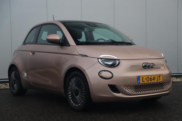 Fiat 500 Icon 42 kWh Automaat Panoramadak Navigatie LED Carplay Android Bluetooth 16 inch LMV Clima Cruise Parkeersensor