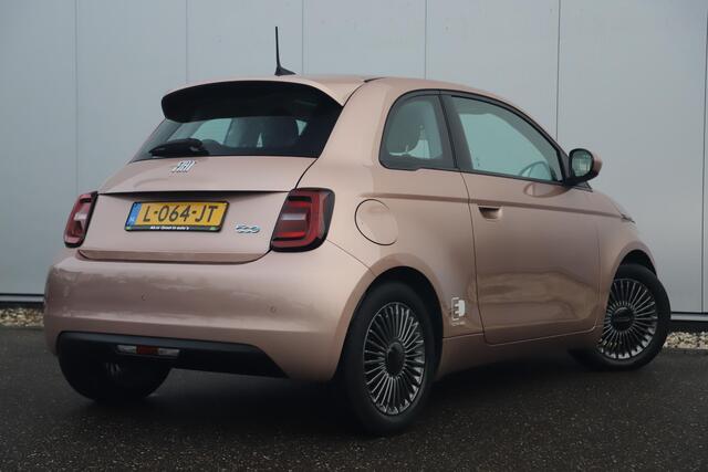Fiat 500 Icon 42 kWh Automaat Panoramadak Navigatie LED Carplay Android Bluetooth 16 inch LMV Clima Cruise Parkeersensor