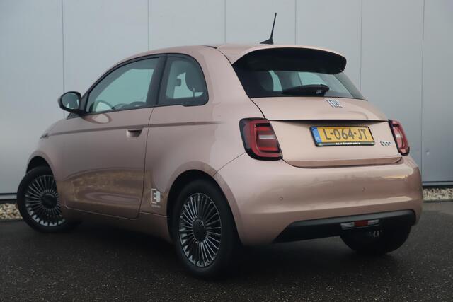 Fiat 500 Icon 42 kWh Automaat Panoramadak Navigatie LED Carplay Android Bluetooth 16 inch LMV Clima Cruise Parkeersensor