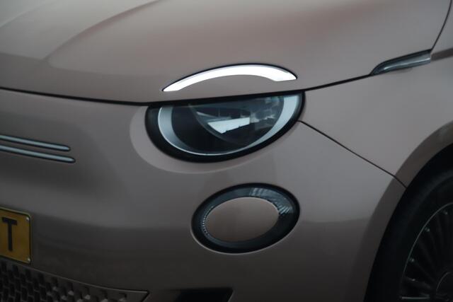 Fiat 500 Icon 42 kWh Automaat Panoramadak Navigatie LED Carplay Android Bluetooth 16 inch LMV Clima Cruise Parkeersensor