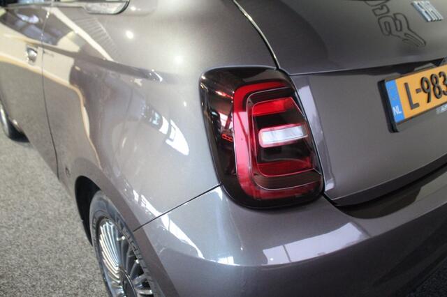 Fiat 500 ICON 42 KWH CARPLAY NAVI CLIMA CAMERA USB LED ALL-IN PRIJS!