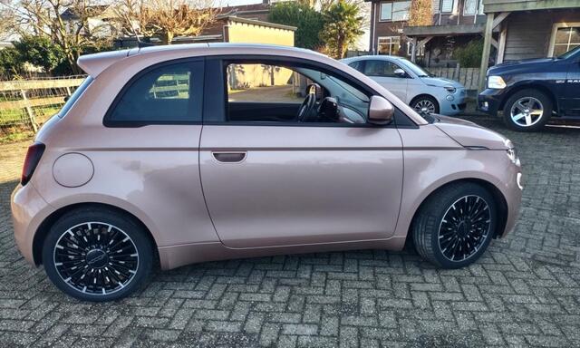 Fiat 500 E- Icon-PanoDak- 42KW- Snelladen-meer...