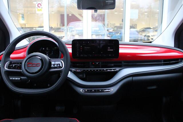 Fiat 500 RED 95PK 24 kWh | NAVIGATIE | APPLE CARPLAY/ANDROID AUTO | LANE ASSIST | CRUISE CONTROL | CLIMATE CONTROL | DAB+ RADIO | NIEUWE AUTO! |