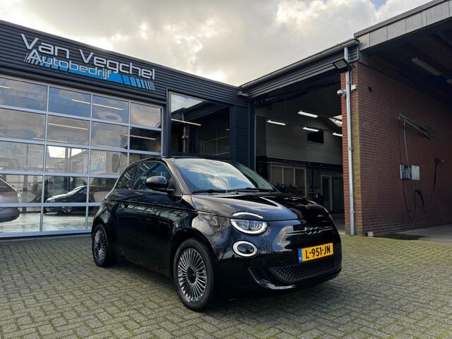 Fiat 500 Icon 42 kWh / Panorama / Adaptive Cruise / DAB / Camera