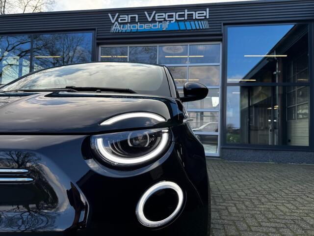 Fiat 500 Icon 42 kWh / Panorama / Adaptive Cruise / DAB / Camera