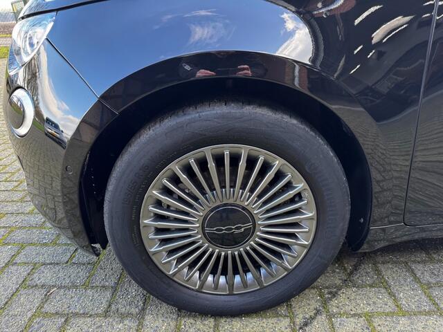 Fiat 500 Icon 42 kWh / Panorama / Adaptive Cruise / DAB / Camera
