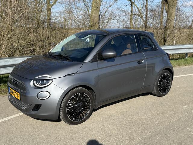 Fiat 500 Icon by Gucci 42 kWh Fiat 500 E 17" LM Diamond Cut, Gucci Logo's, Gucci Cognac Leder Unieke uitvoering!