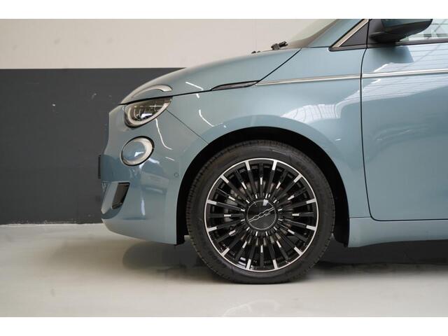 Fiat 500 3+1 La Prima 42 kWh | Navigatie | Achteruitrijcamera | Lederen bekleding | Stoelverwarming