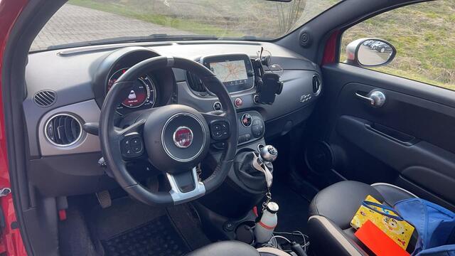 Fiat 500 1.0 Hybrid Rockstar / Navigatie / Panoramadak / Parkeersensoren