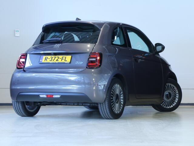 Fiat 500 Icon 42kWh * Panoramadak * Parkeersensoren voor en achter