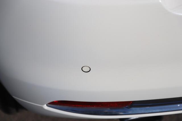 Fiat 500 0.9 TwinAir Turbo Lounge Panoramadak Radio Bluetooth Parkeersensor 15 inch LMV Parelmoer Wit