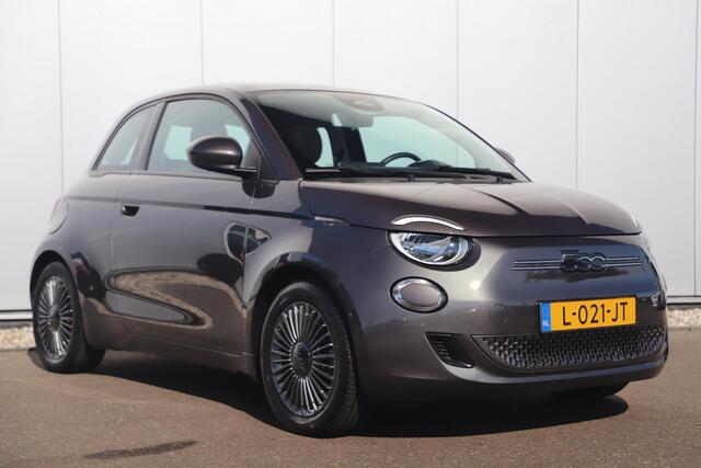 Fiat 500 Icon 42 kWh Automaat Panoramadak Navigatie LED Carplay Android Bluetooth 16 inch LMV Clima Cruise Parkeersensor
