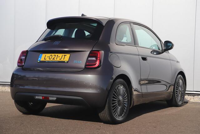 Fiat 500 Icon 42 kWh Automaat Panoramadak Navigatie LED Carplay Android Bluetooth 16 inch LMV Clima Cruise Parkeersensor