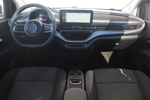 Fiat 500 Icon 42 kWh Automaat Panoramadak Navigatie LED Carplay Android Bluetooth 16 inch LMV Clima Cruise Parkeersensor