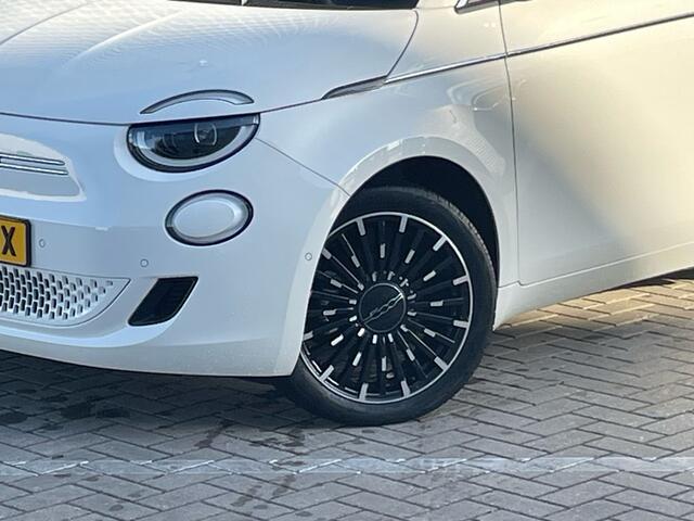 Fiat 500 La Prima 42 kWh 119PK | Navigatie | JBL Sound | Stoelverwarming | Panoramadak | Apple Carplay