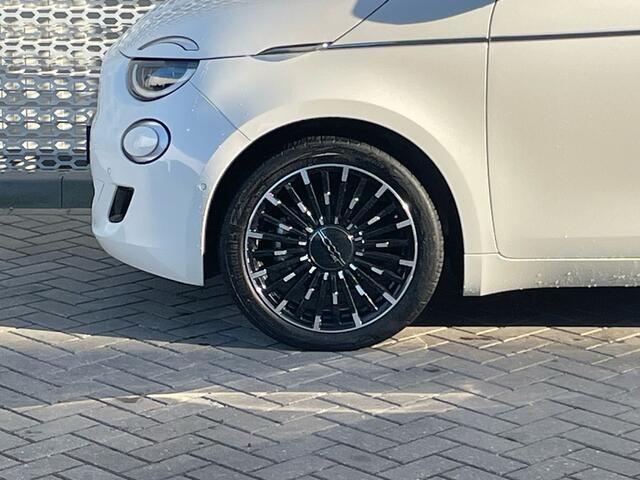 Fiat 500 La Prima 42 kWh 119PK | Navigatie | JBL Sound | Stoelverwarming | Panoramadak | Apple Carplay