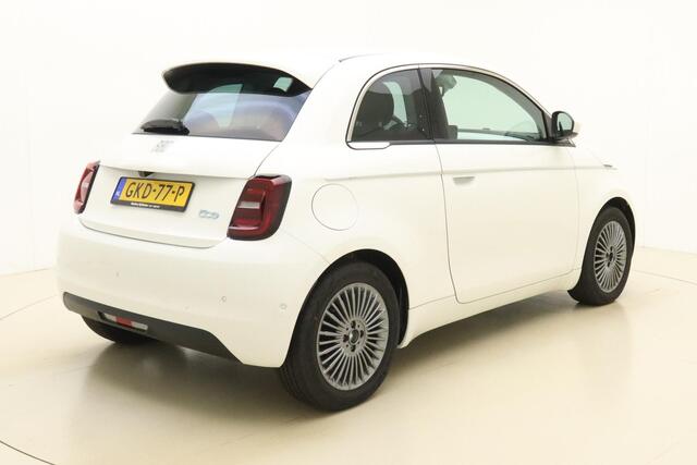 Fiat 500 42 kWh Urban | Apple Carplay/Android auto | Stoelverwarming | Camera | Lichtmetalen velgen | Keyless