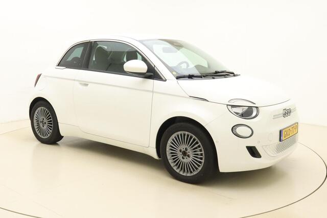 Fiat 500 42 kWh Urban | Apple Carplay/Android auto | Stoelverwarming | Camera | Lichtmetalen velgen | Keyless