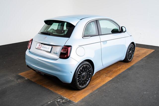 Fiat 500 La Prima 42 kWh Stoelverwarming - Achteruitrijcamera - Binnenspiegel met Dimautomaat - Stoel voor links verstelbaar -
