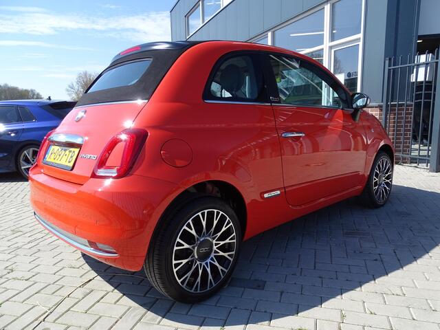 Fiat 500 1.0 Hybrid RED Cabrio, Dolce Vita, Airco/ECC, Elec ramen, LM-velgen, Bedienbaar stuur, Parkeersensoren