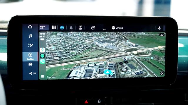 Fiat 500 Fiat 500e Icon 42 kWh PANORAMADAK + CAMERA + CLIMA + CRUISE + LANE ASSIST + NAVI GROOT SCHERM + APPLE CARPLAY/ANDROID AUTO + BLUETOOTH + KEYLESS ENTRY&GO + PARKSENSOREN + 16" LM-VELGEN!!
