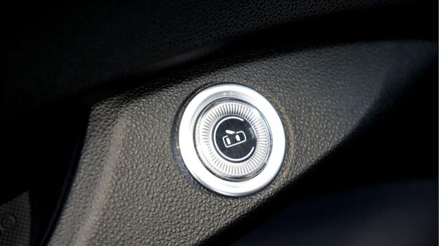 Fiat 500 Fiat 500e Icon 42 kWh PANORAMADAK + CAMERA + CLIMA + CRUISE + LANE ASSIST + NAVI GROOT SCHERM + APPLE CARPLAY/ANDROID AUTO + BLUETOOTH + KEYLESS ENTRY&GO + PARKSENSOREN + 16" LM-VELGEN!!