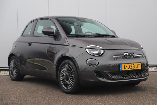 Fiat 500 Icon 42 kWh Automaat Panoramadak Navigatie LED Carplay Android Bluetooth 16 inch LMV Clima Cruise Parkeersensor