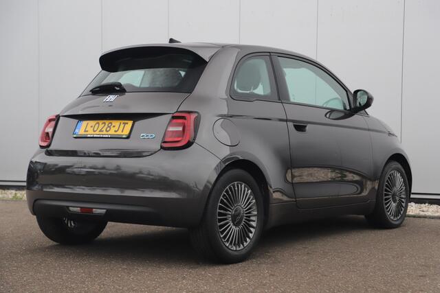 Fiat 500 Icon 42 kWh Automaat Panoramadak Navigatie LED Carplay Android Bluetooth 16 inch LMV Clima Cruise Parkeersensor