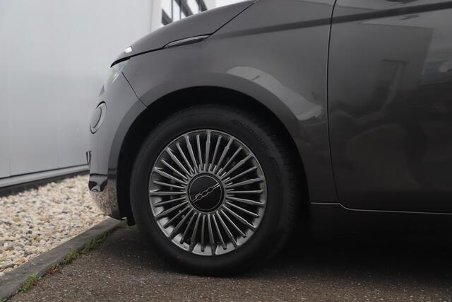 Fiat 500 Icon 42 kWh Automaat Panoramadak Navigatie LED Carplay Android Bluetooth 16 inch LMV Clima Cruise Parkeersensor