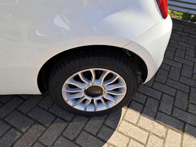 Fiat 500 0.9 TwinAir Turbo Lounge Panoramadak | Airco | LM Velgen | Panoramadak | Navigatie | Ndl auto | RIJKLAARPRIJS INCL 12 MAANDEN GARANTIE EN BEURT