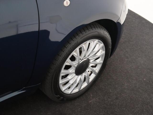 Fiat 500 1.2 Lounge | Navigatie | Parkeersensoren achter | Panoramadak | Super kmstand!