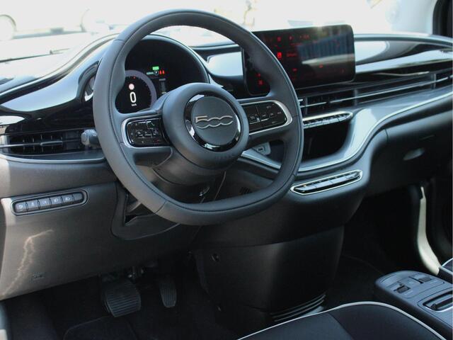 Fiat 500 42 kWh inclusief batterijtest Cruise en Climate Control, Parkeersensoren Voor en Achter, Carplay/Android Auto