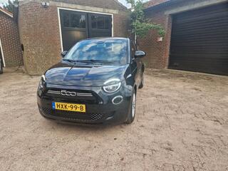 fiat-500-500e-action