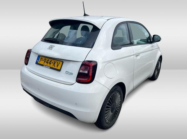 Fiat 500 Icon 42 kWh / Apple CarPlay / Parkeerhulp achter / Keyless / 16'' / DAB / Cruise Control