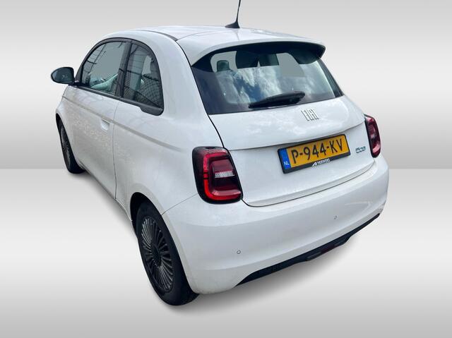 Fiat 500 Icon 42 kWh / Apple CarPlay / Parkeerhulp achter / Keyless / 16'' / DAB / Cruise Control