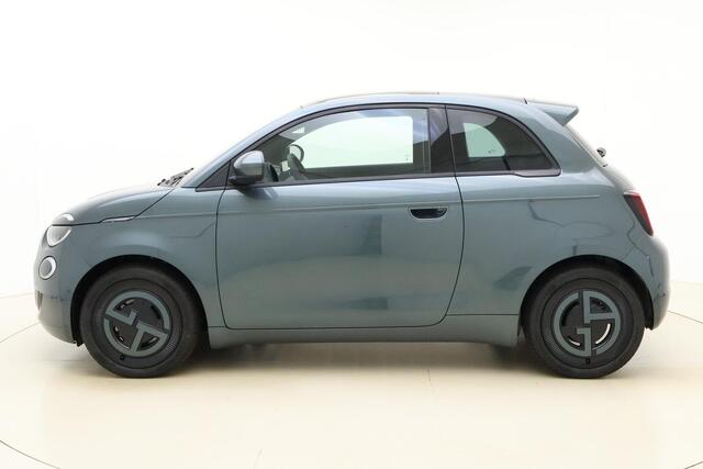 Fiat 500 Giorgio Armani Edition 42 kWh | Giorgio Armani limited edition | LED koplampen | Stoelverwarming | Panoramadak | Camera | Adaptieve cruise control