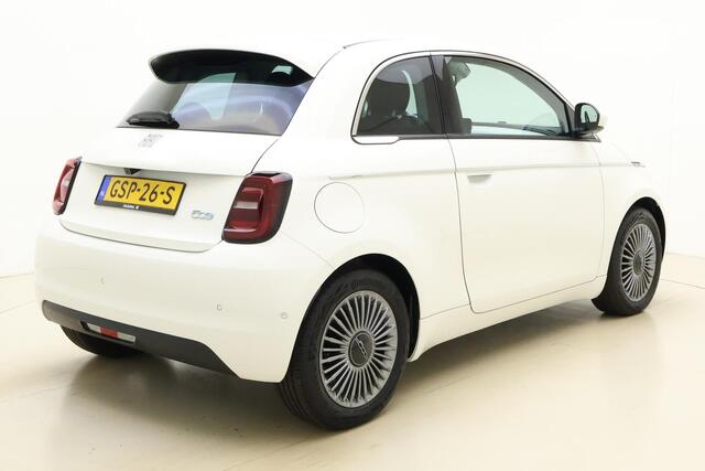Fiat 500 Urban 42 kWh Camera | Stoelverwarming | Keyless | Navigatie via Carplay | Parkeersensoren voor en achter | Geen kilometers