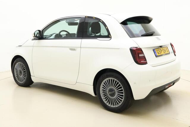 Fiat 500 Urban 42 kWh Camera | Stoelverwarming | Keyless | Navigatie via Carplay | Parkeersensoren voor en achter | Geen kilometers