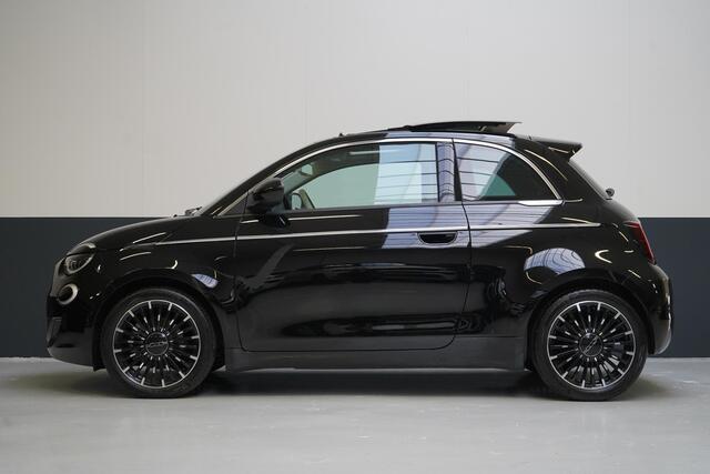 Fiat 500 La Prima 42 kWh | SoH 97% | Schuif/kanteldak | Navigatie | Leder | Apple Carplay