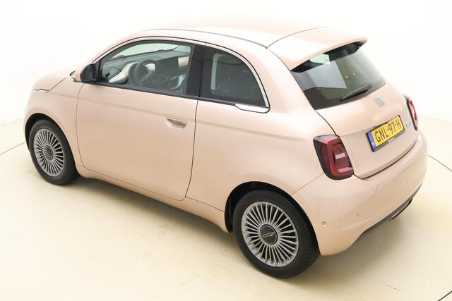 Fiat 500 3+1 Urban 24 kWh | Climate control | Camera | Navigatie | Lichtmetalen velgen | Parkeersensoren voor en achter | DAB Radio | Cruise control | Bluetooth